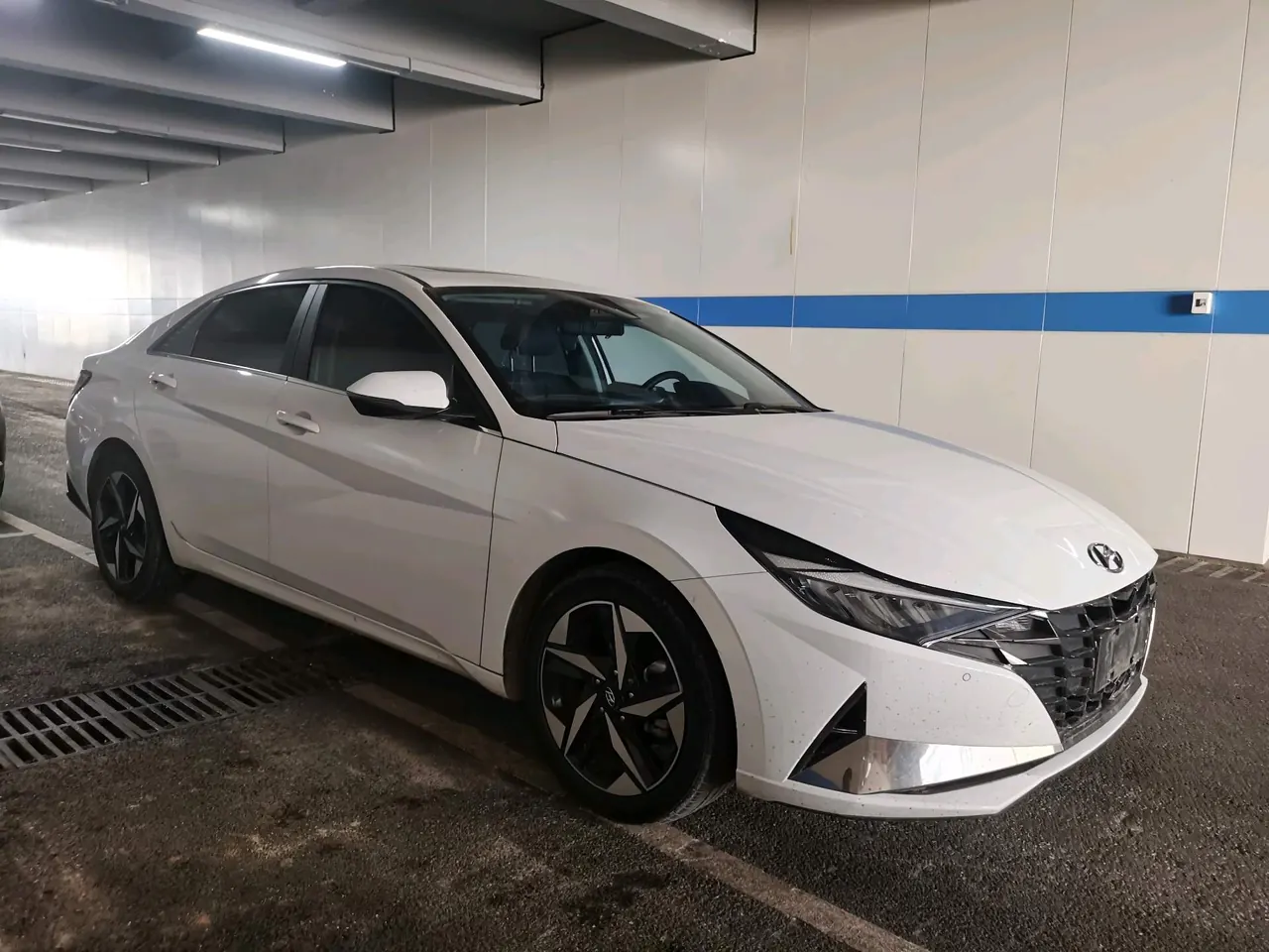 Hyundai 2022 Elantra -3-compartment 1.5 stepless LUX premium automatic gear 3