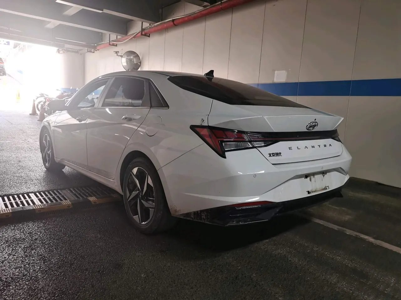 Hyundai 2022 Elantra -3-compartment 1.5 stepless LUX premium automatic gear 6