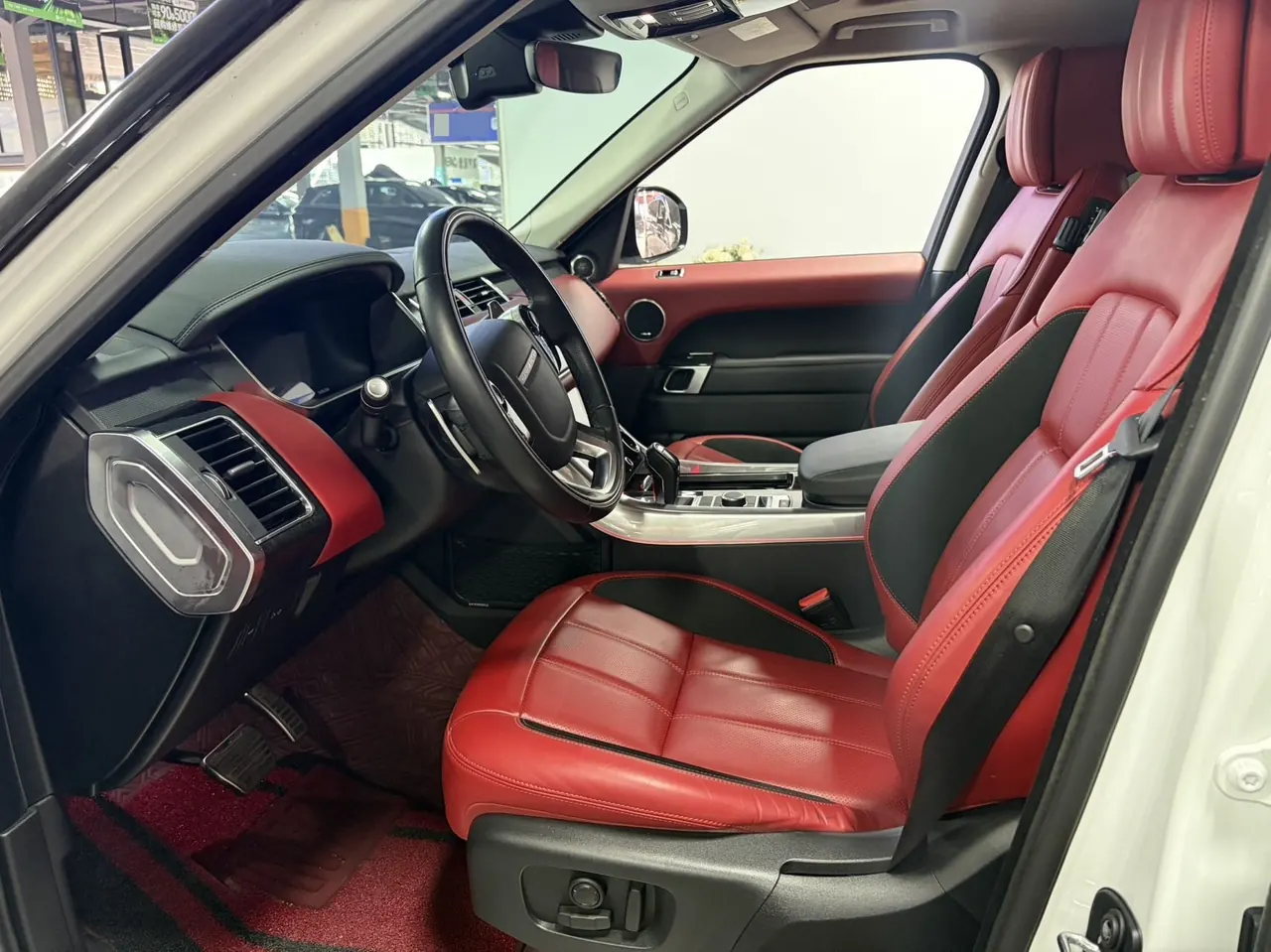 Land Rover Range Rover Sport Edition (Imported) 2022 Range Rover Sport Edition 48V 3.0T L6 Yao Black Edition Automatic Gear 4