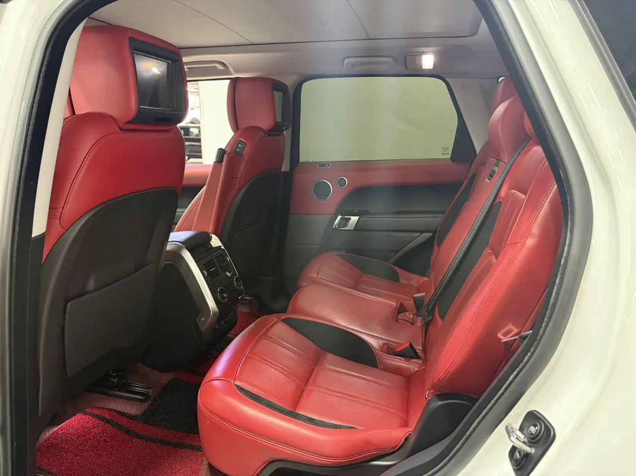 Land Rover Range Rover Sport Edition (Imported) 2022 Range Rover Sport Edition 48V 3.0T L6 Yao Black Edition Automatic Gear 6