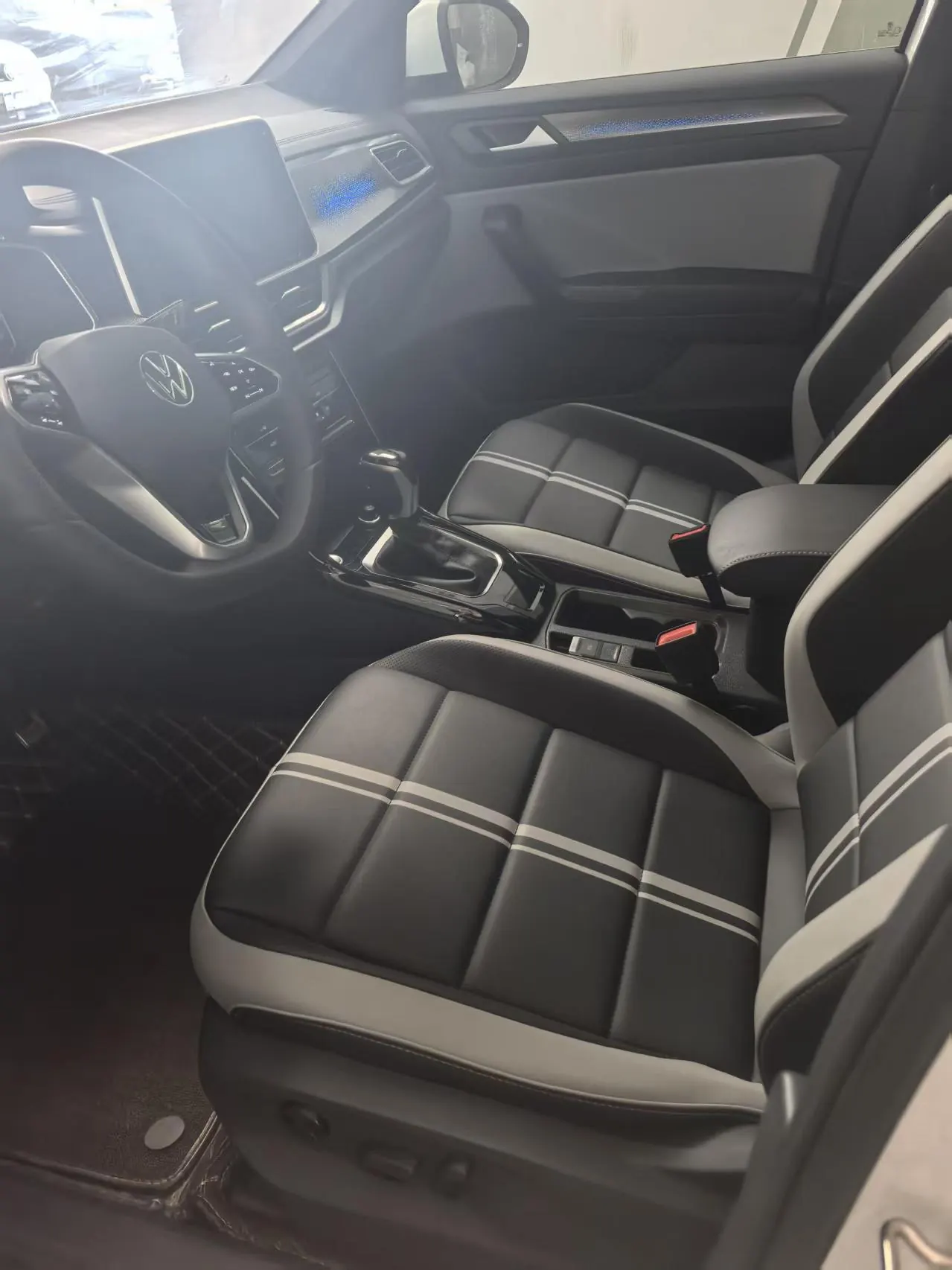 Volkswagen 2025 Tange 1.5TSI 300TSI Two-Drive Chen Guang Edition Automatic Gear 2