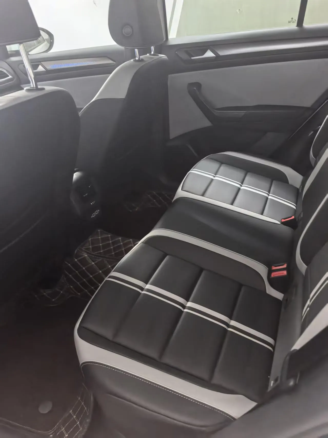 Volkswagen 2025 Tange 1.5TSI 300TSI Two-Drive Chen Guang Edition Automatic Gear 3