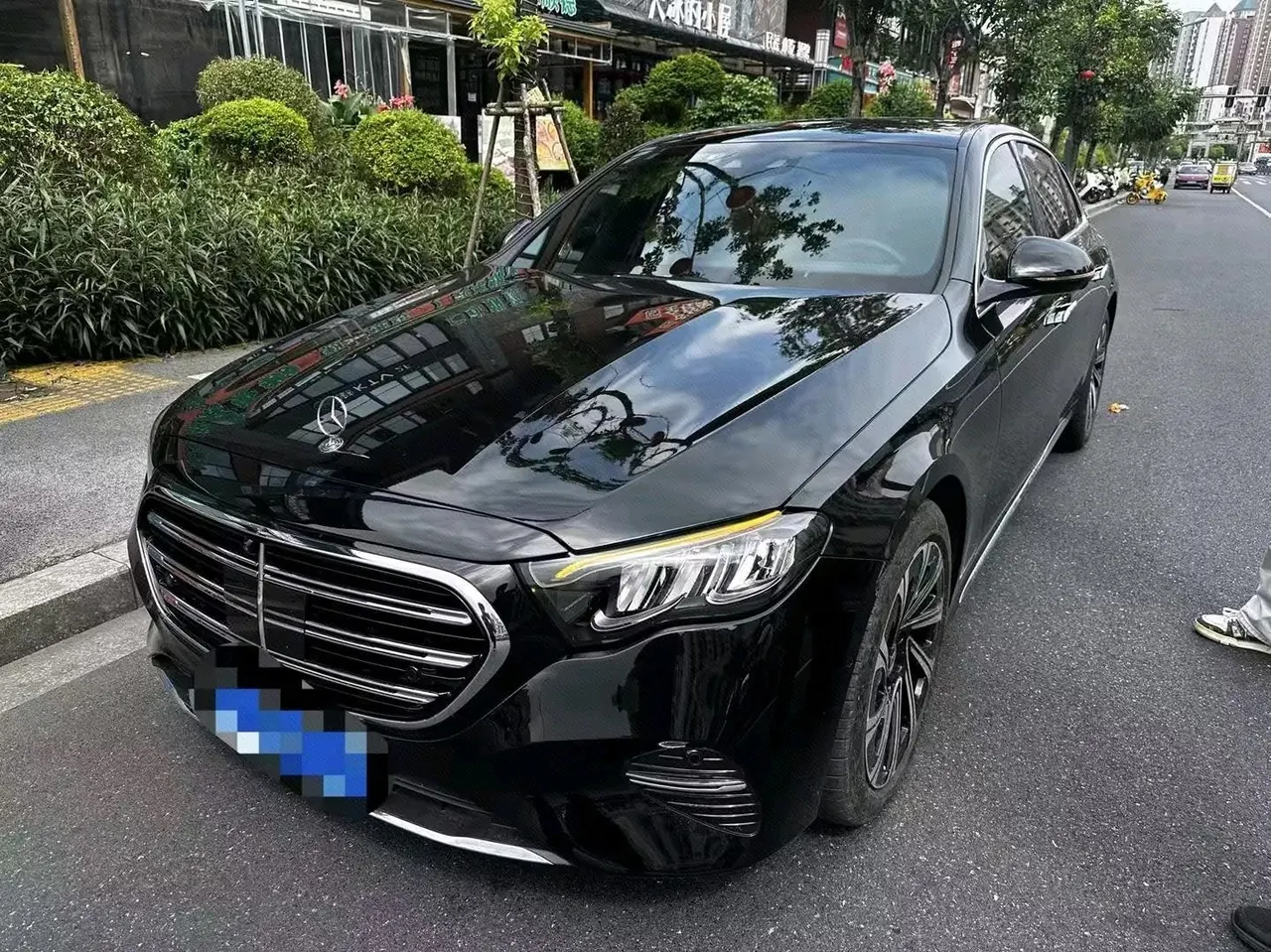 Open image lightbox: Mercedes Benz E Class 2025 E 300 L 48V 2.0T Luxury Automatic Gear