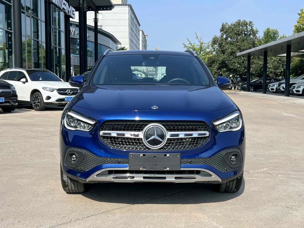 Mercedes Benz 2023 GLA 200 1.3T automatic gear 3