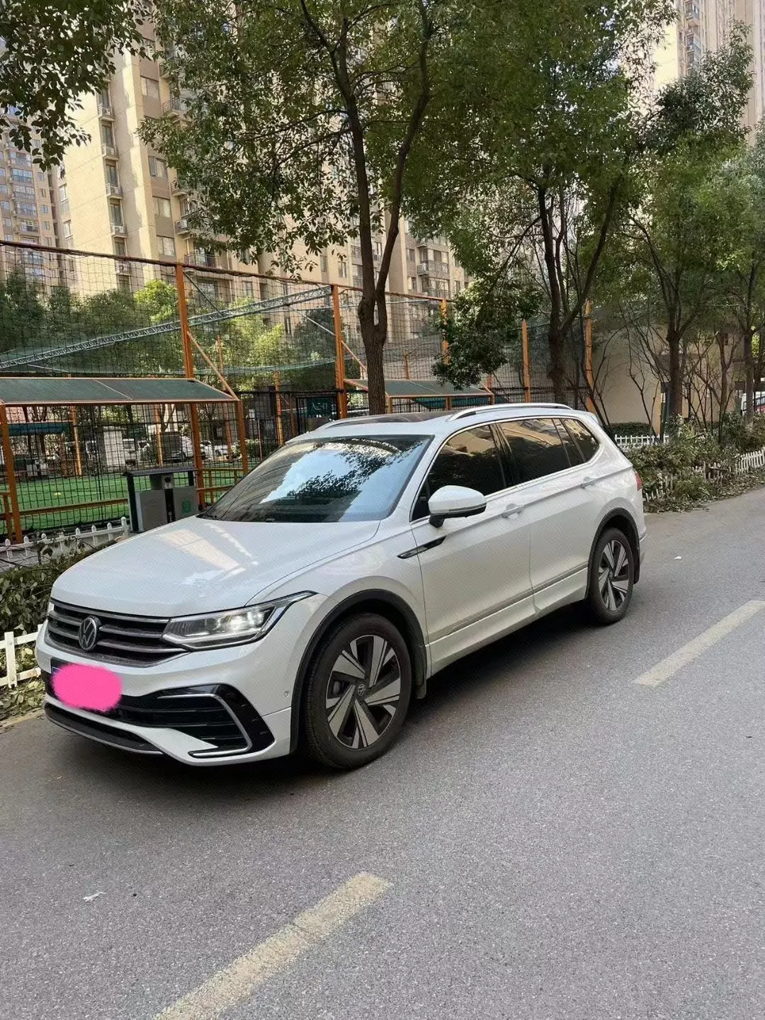 打开图片灯箱:Volkswagen 2023 Tiguan L R-Line 2.0TSI 330TSI Two-Drive R-Line Overdrive Automatic Gear