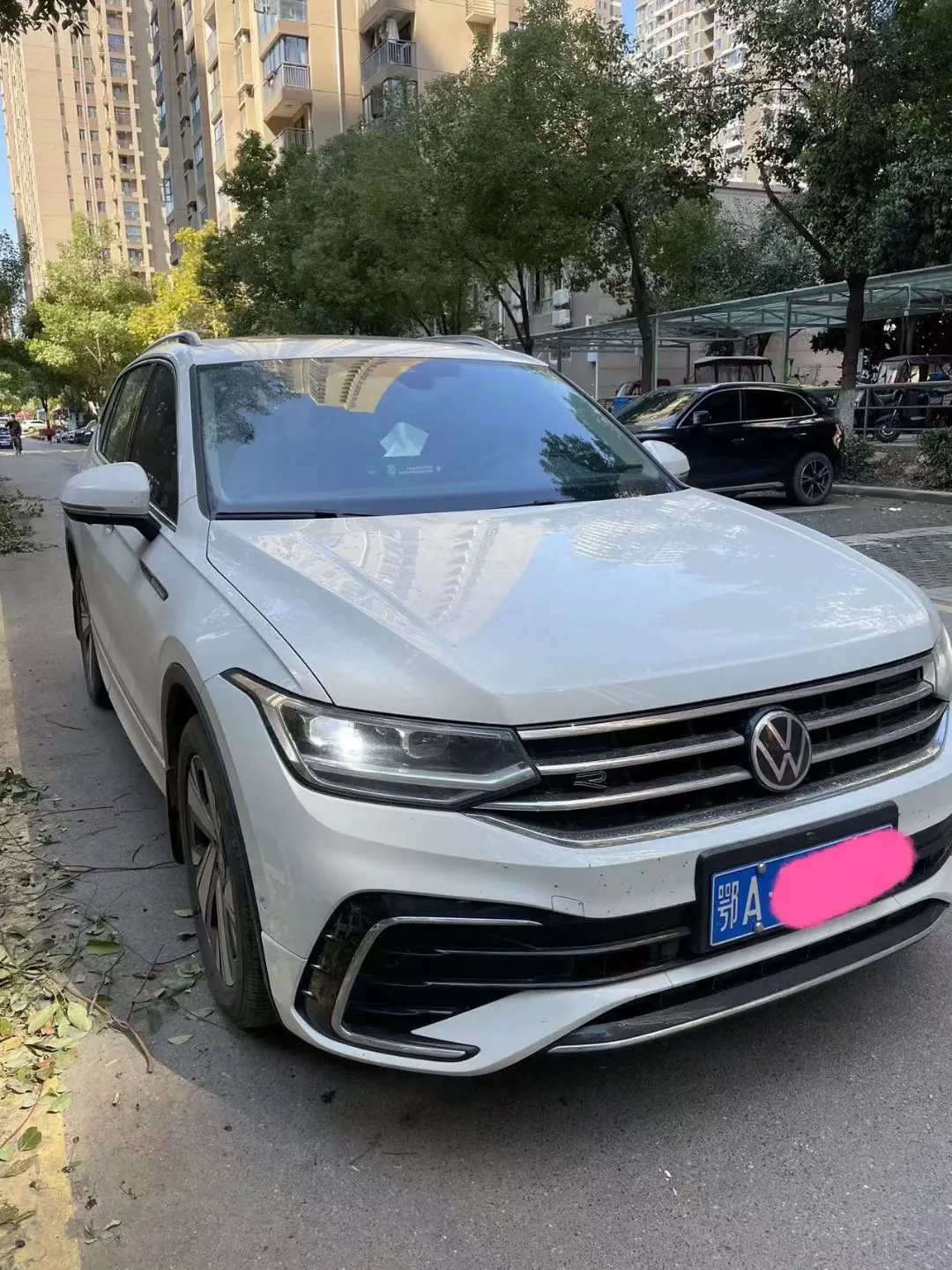 Volkswagen 2023 Tiguan L R-Line 2.0TSI 330TSI Two-Drive R-Line Overdrive Automatic Gear 2