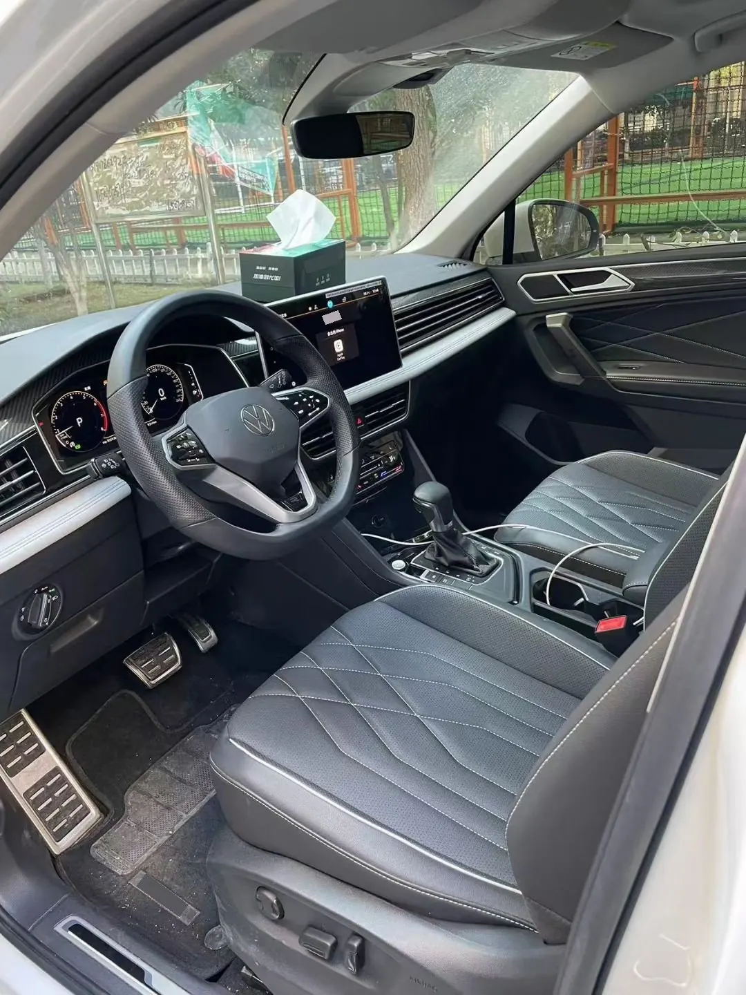 Volkswagen 2023 Tiguan L R-Line 2.0TSI 330TSI Two-Drive R-Line Overdrive Automatic Gear 4