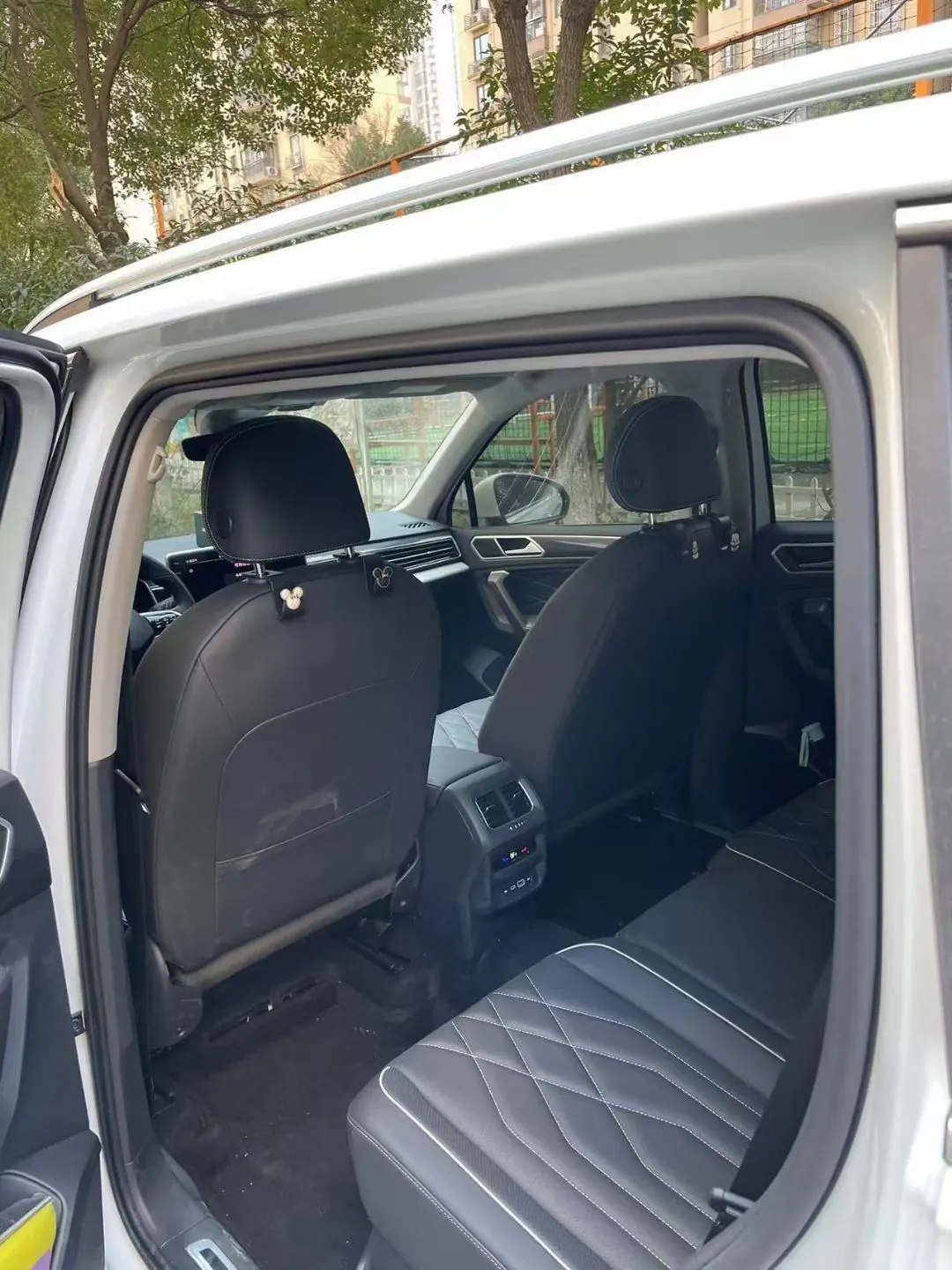 Volkswagen 2023 Tiguan L R-Line 2.0TSI 330TSI Two-Drive R-Line Overdrive Automatic Gear 5
