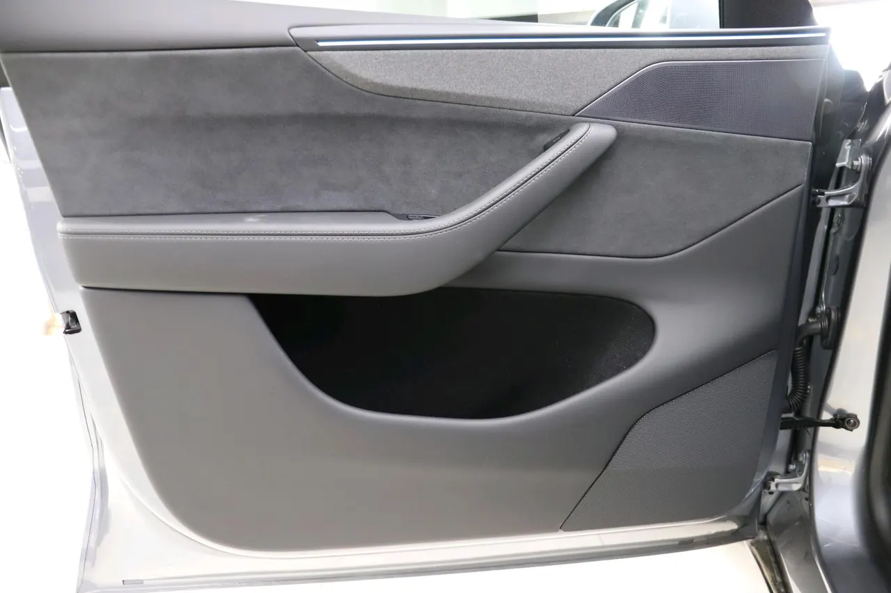 Tesla 2026 Model Y long endurance all-wheel drive version automatic transmission 11