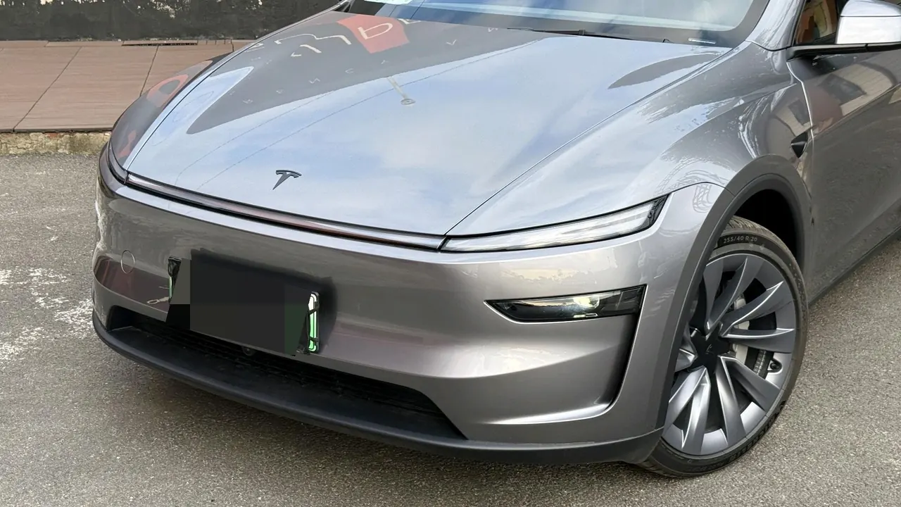 Tesla 2026 Model Y long endurance all-wheel drive version automatic transmission 13