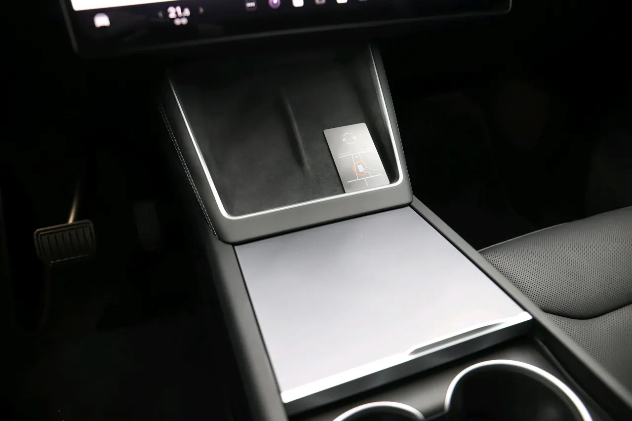 Tesla 2026 Model Y long endurance all-wheel drive version automatic transmission 19
