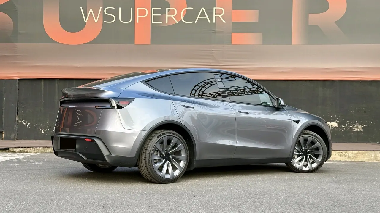 Tesla 2026 Model Y long endurance all-wheel drive version automatic transmission 3