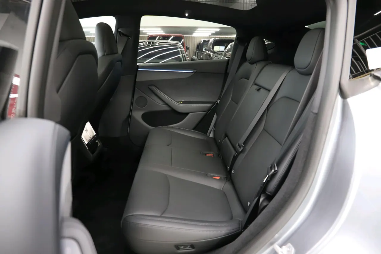 Tesla 2026 Model Y long endurance all-wheel drive version automatic transmission 6