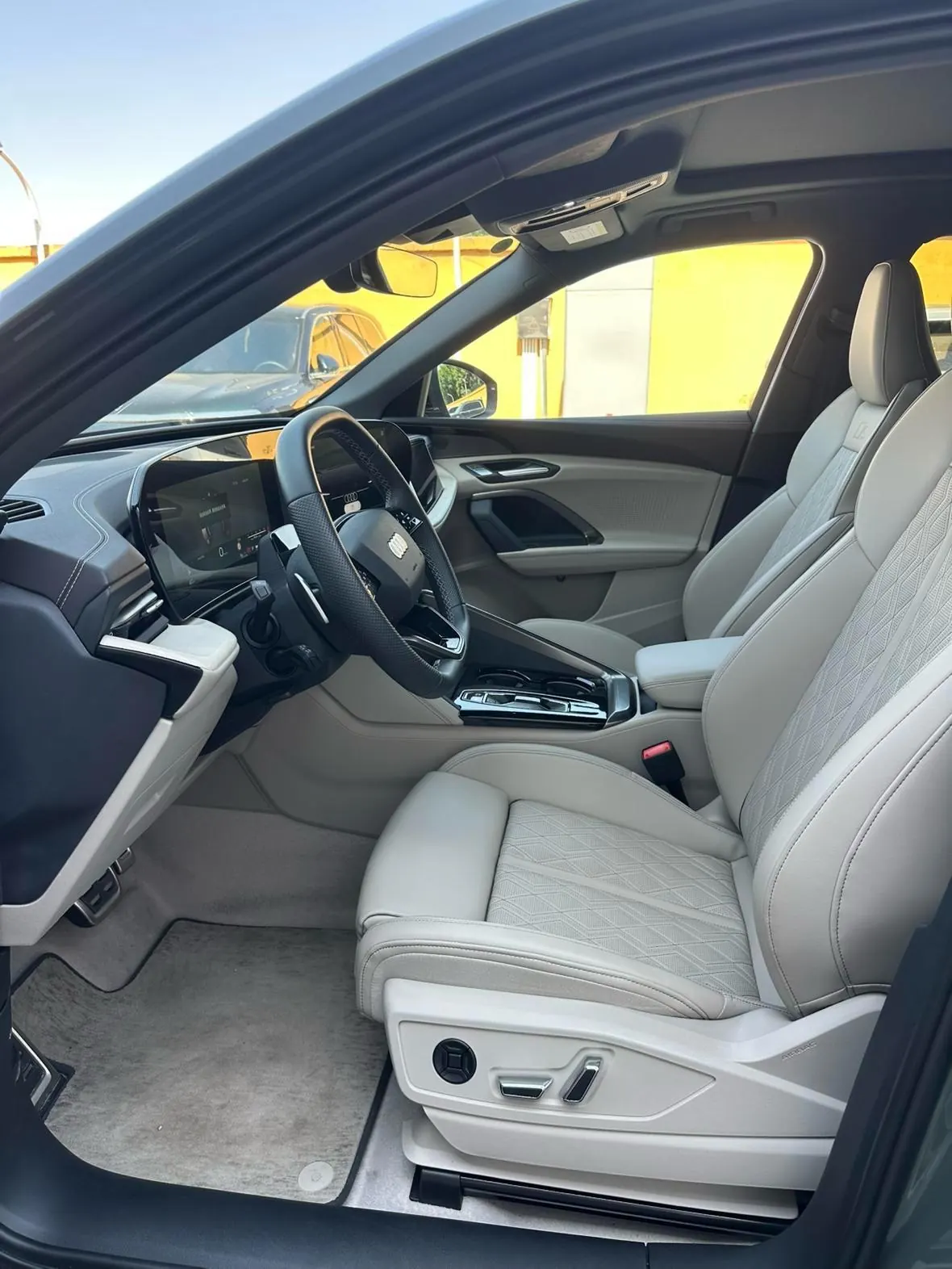 Audi 2026 Q5L 2.0T Smart Hybrid Luxury Automatic Gear 3