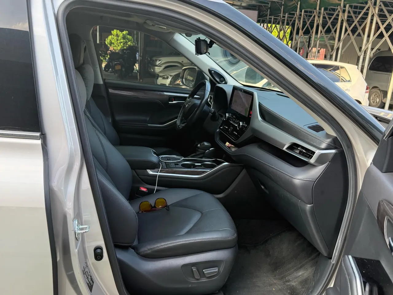 Toyota 2022 Highlander Dual Engine 2.5 Stepless Four-wheel Drive Extreme Edition 7-seat Automatic Gear 5