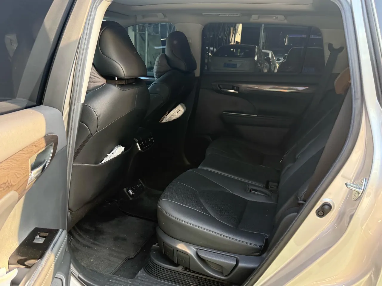 Toyota 2022 Highlander Dual Engine 2.5 Stepless Four-wheel Drive Extreme Edition 7-seat Automatic Gear 8