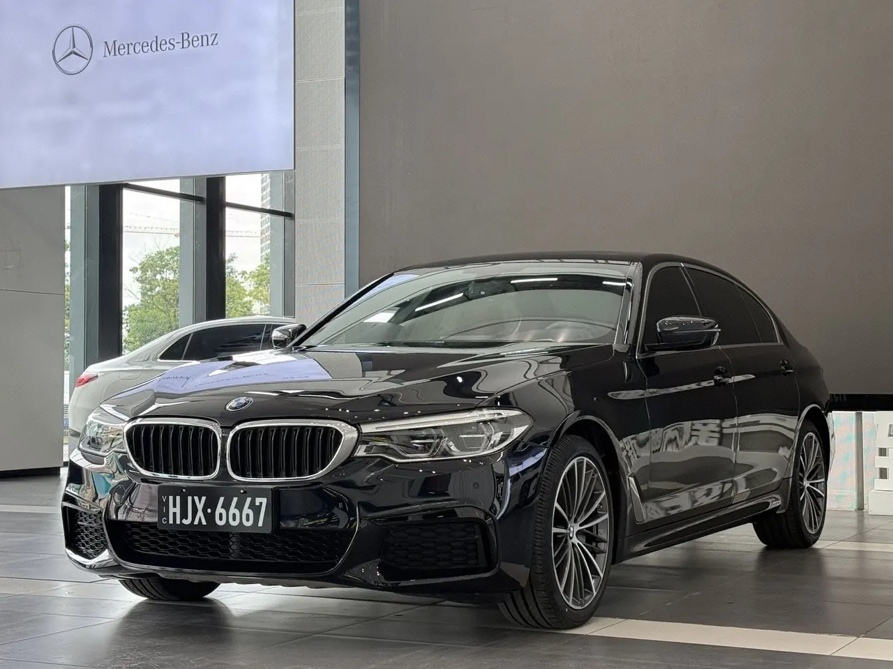 Open image lightbox: BMW 5 Series 2020 530Li 2.0T Leading M Sports Suit Automatic Gear
