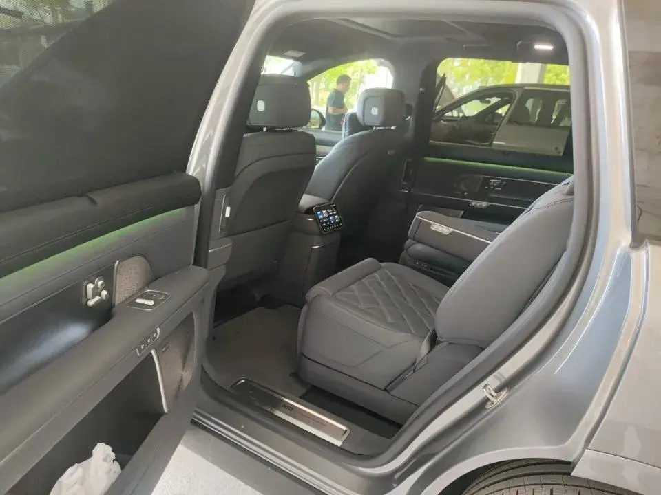NIO 2026 ES8 6-seat executive deluxe automatic gear 3
