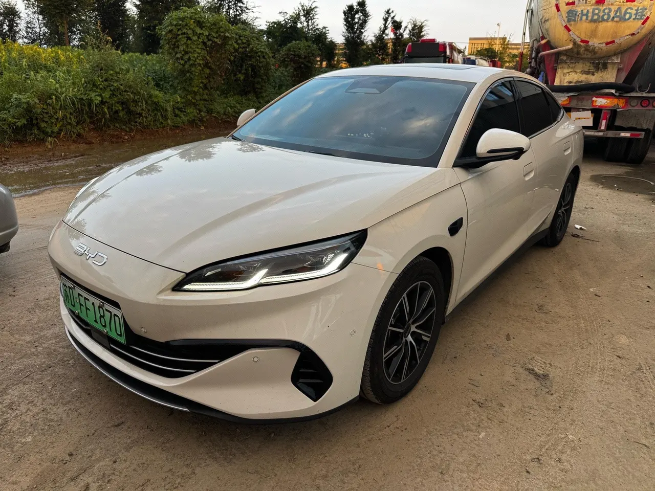 Open image lightbox: BYD 2025 seals 06 DM-i 1.5 stepless smart driving version 120KM honorable automatic gear