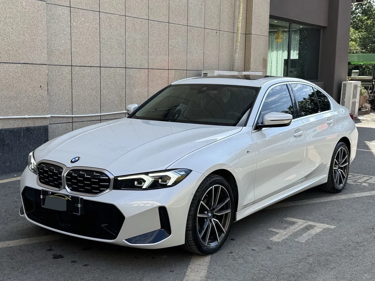 打开图片灯箱:BMW 3 Series 2025 model 325i 2.0T M Sport Package automatic transmission