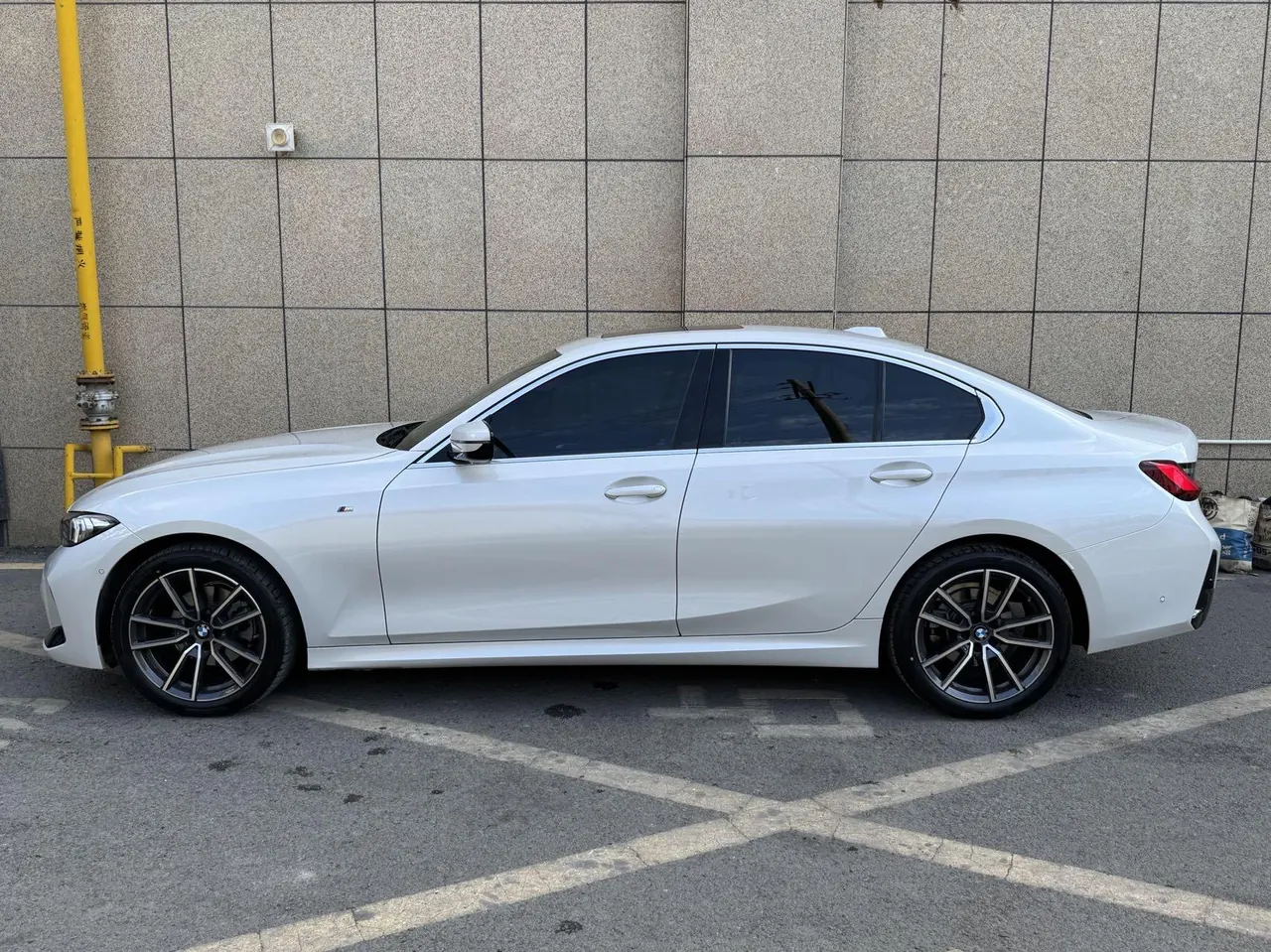 BMW 3 Series 2025 model 325i 2.0T M Sport Package automatic transmission 6