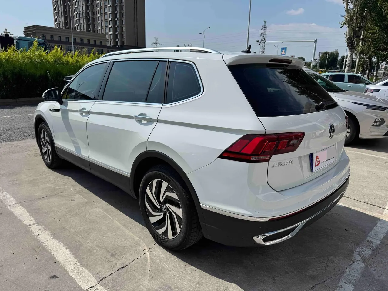 Volkswagen 2023 Tiguan L 2.0TSI 330TSI Two-Drive Smart Edition Automatic Gear 3