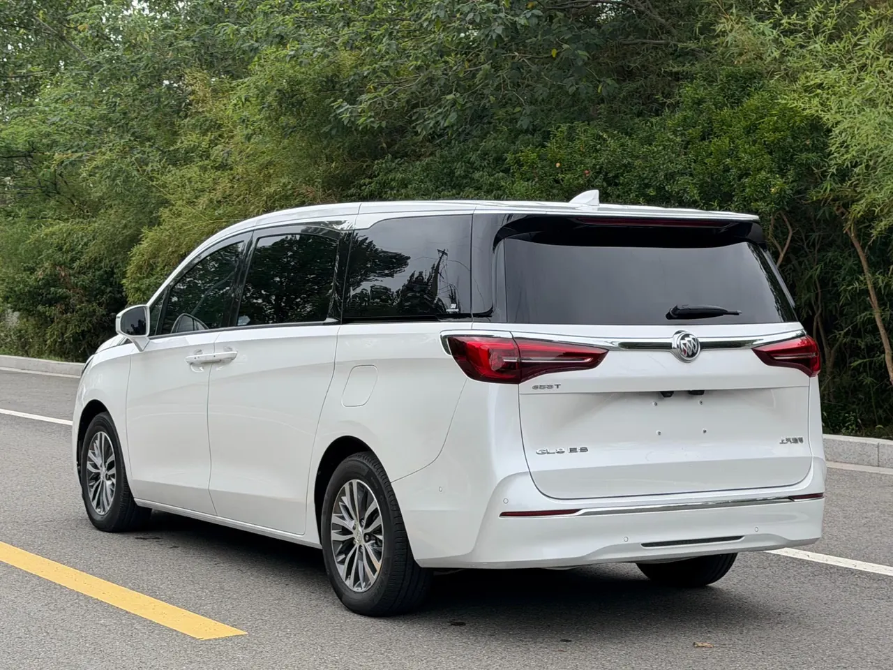 Buick 2022 GL8 ES Lu Zun 2.0T 653T Exclusive Automatic Gear 9