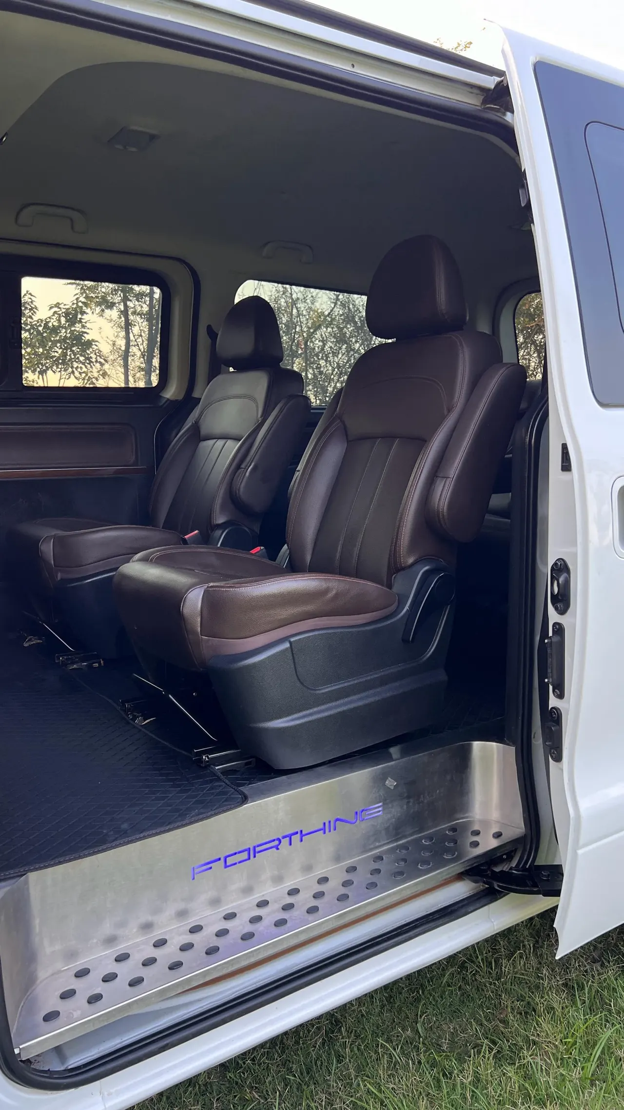 The popular Lingzhi PLUS 2022 Lingzhi PLUS 2.0 Travel Edition Elite 7-seat Manual 10
