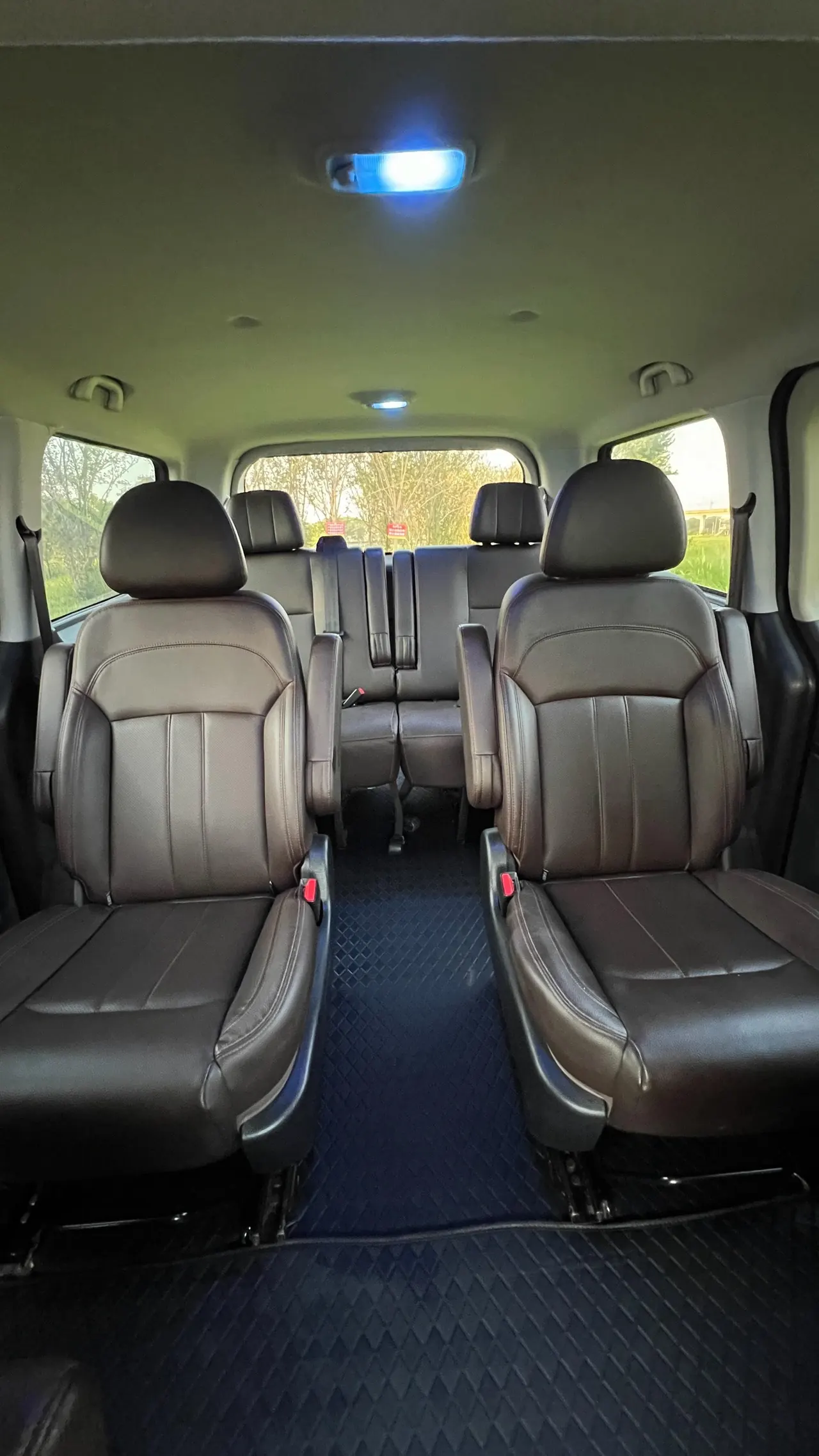 The popular Lingzhi PLUS 2022 Lingzhi PLUS 2.0 Travel Edition Elite 7-seat Manual 12
