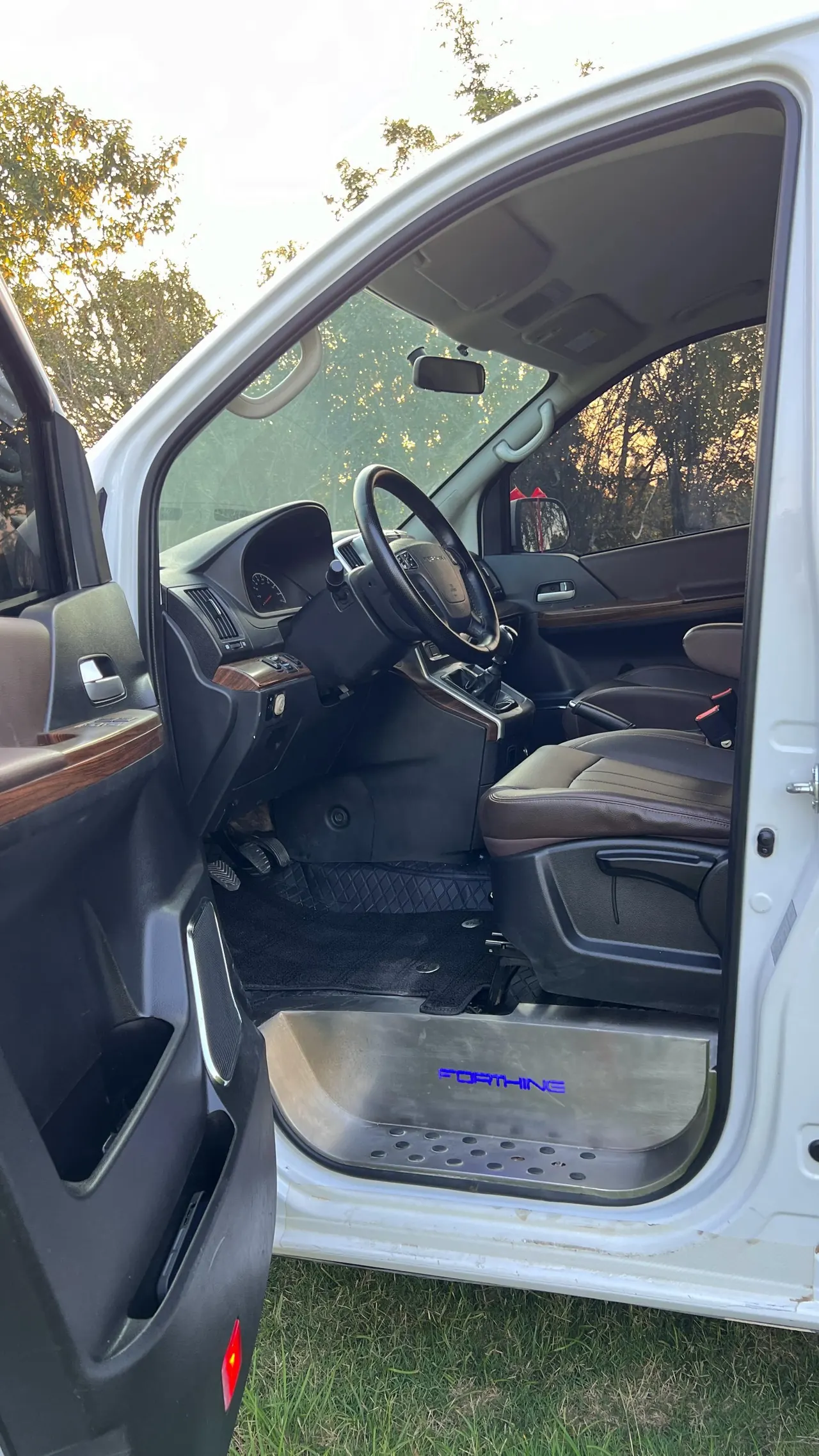 The popular Lingzhi PLUS 2022 Lingzhi PLUS 2.0 Travel Edition Elite 7-seat Manual 6