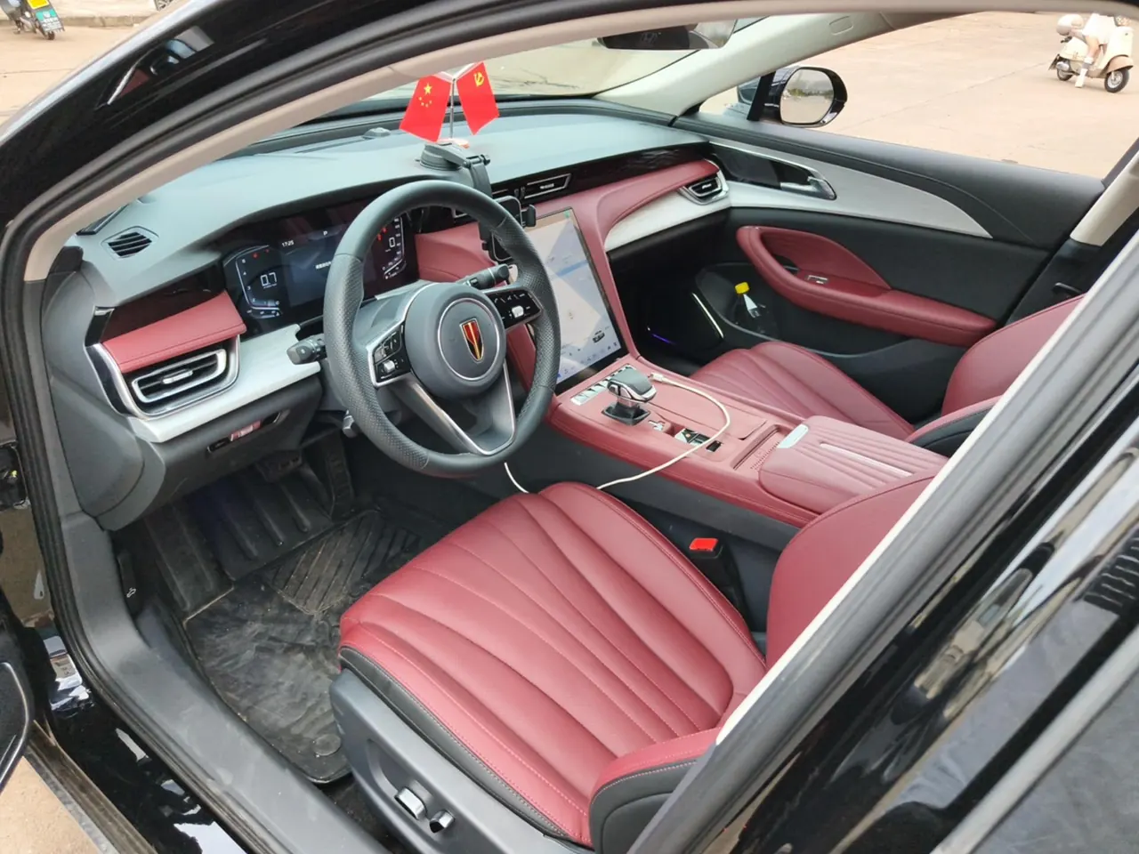 HongQi 2025 H5 1.5T Flag Rhyme 500000 Commemorative Automatic Gear 3