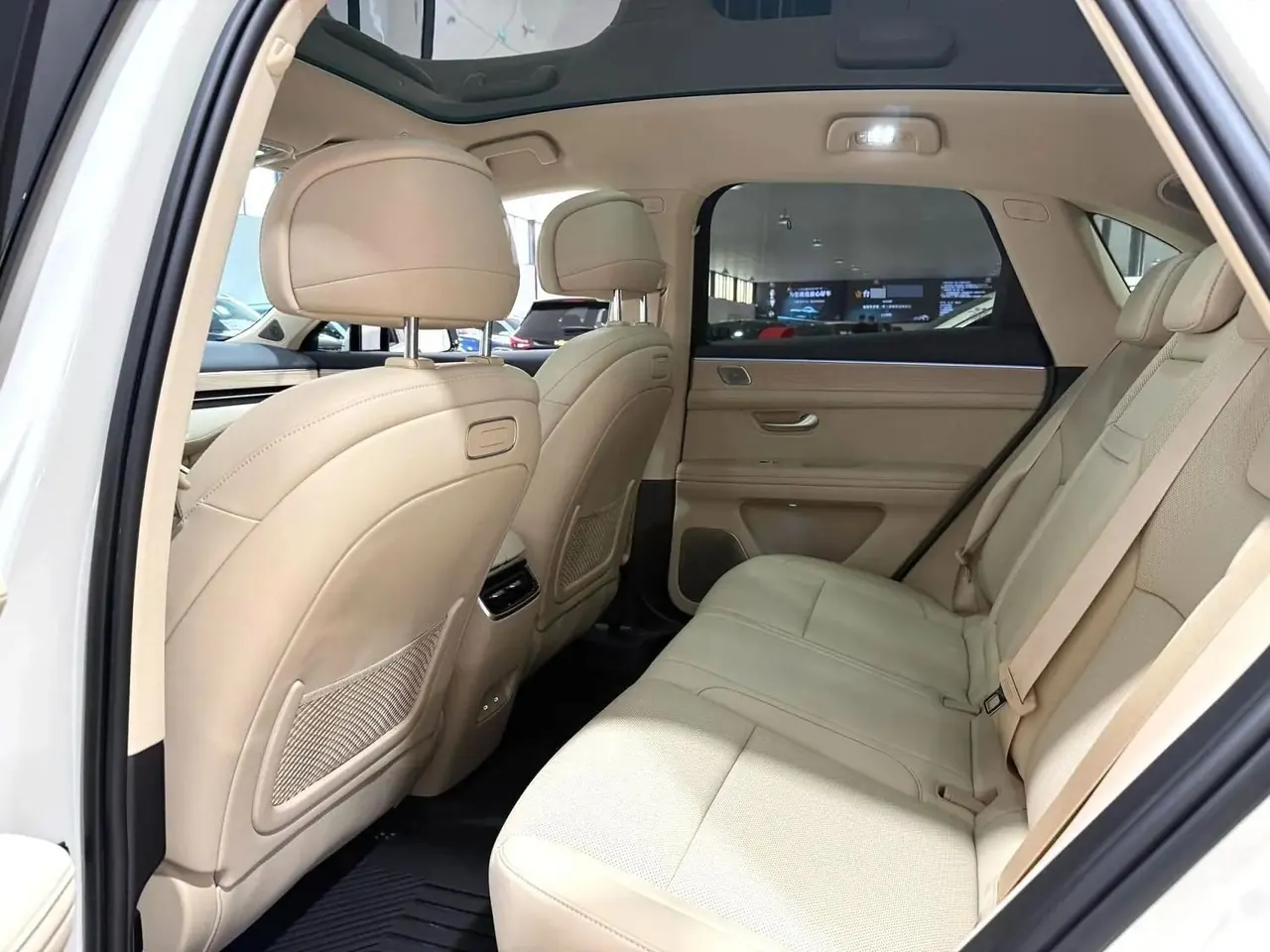 AITO 2025 AITO M5 extended range Ultra 4-wheel drive version automatic gear 4