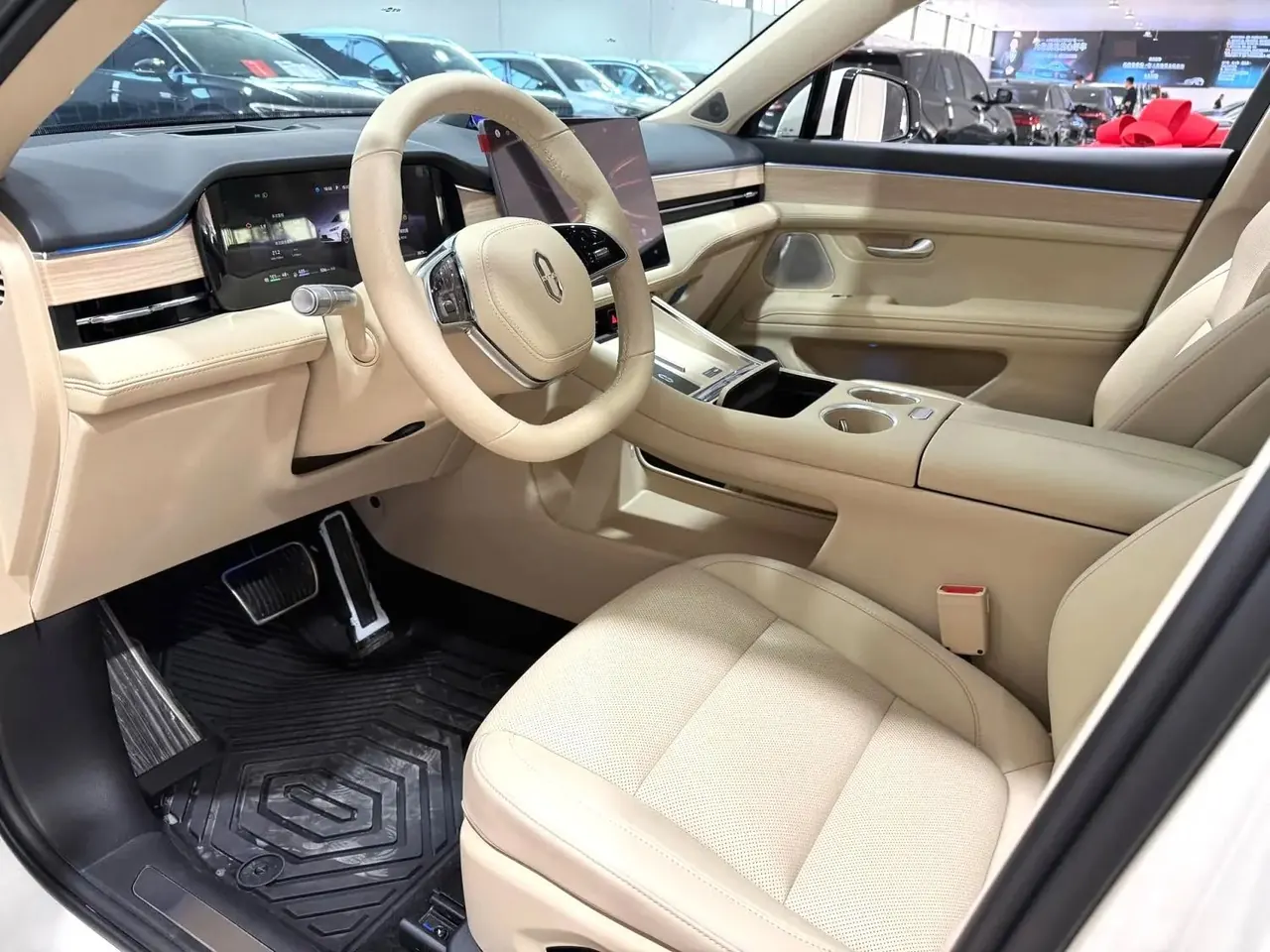 AITO 2025 AITO M5 extended range Ultra 4-wheel drive version automatic gear 6