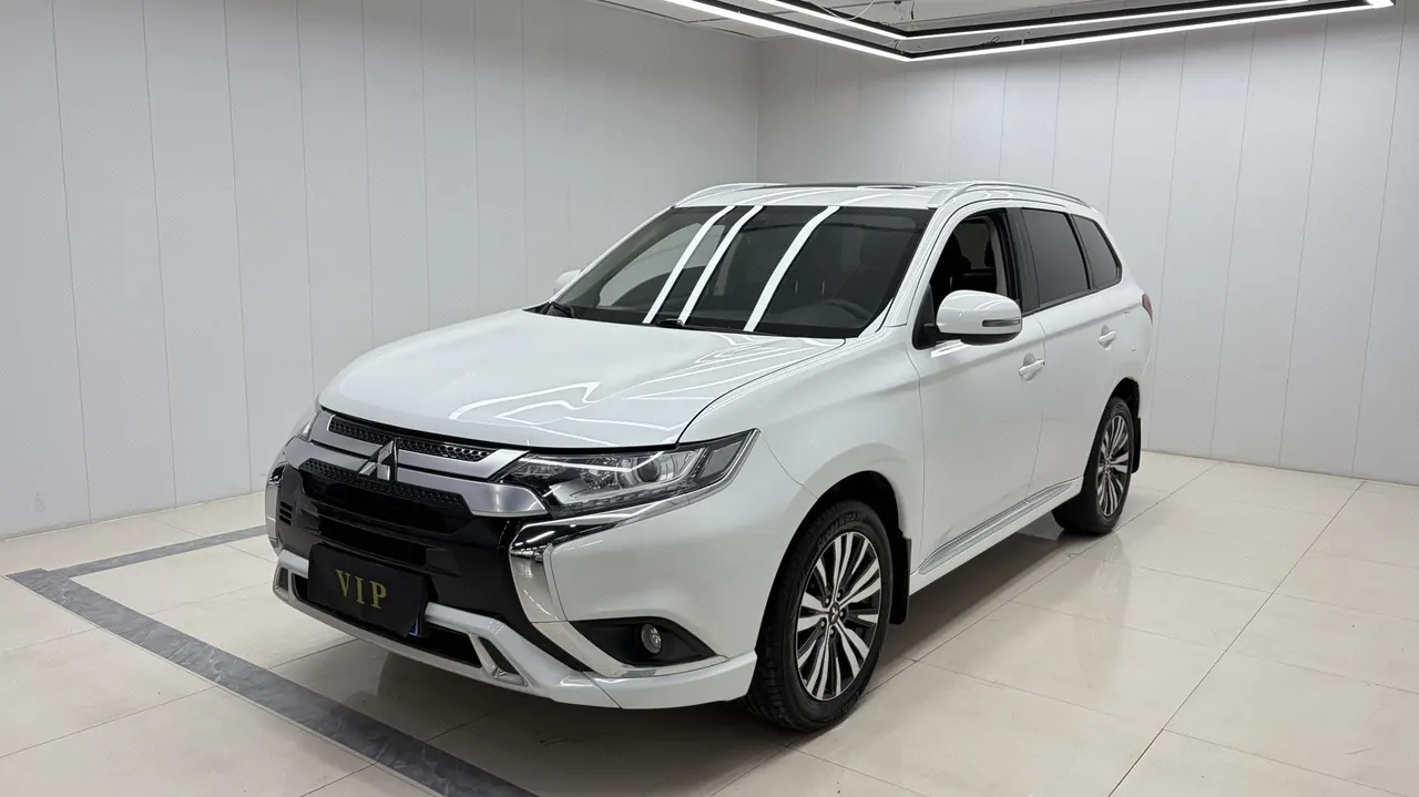 Open image lightbox: Mitsubishi 2020 Outlander 2.0 Stepless Two-Drive Enjoy Edition 5-seat Automatic Gear