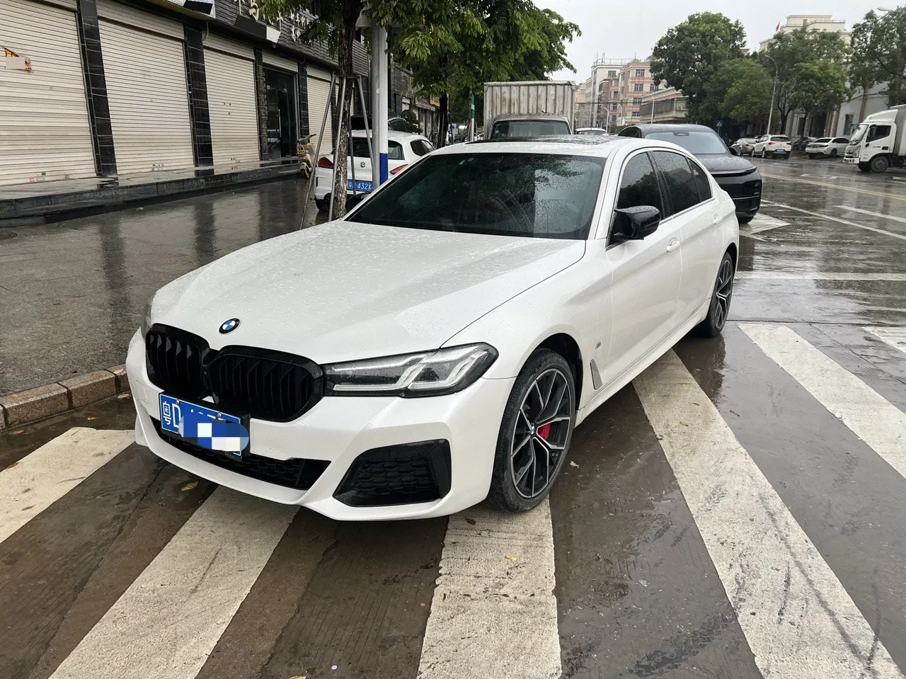打开图片灯箱:BMW 5 Series 2022 530Li 2.0T Premium Luxury Suit (Modified) Automatic Gear