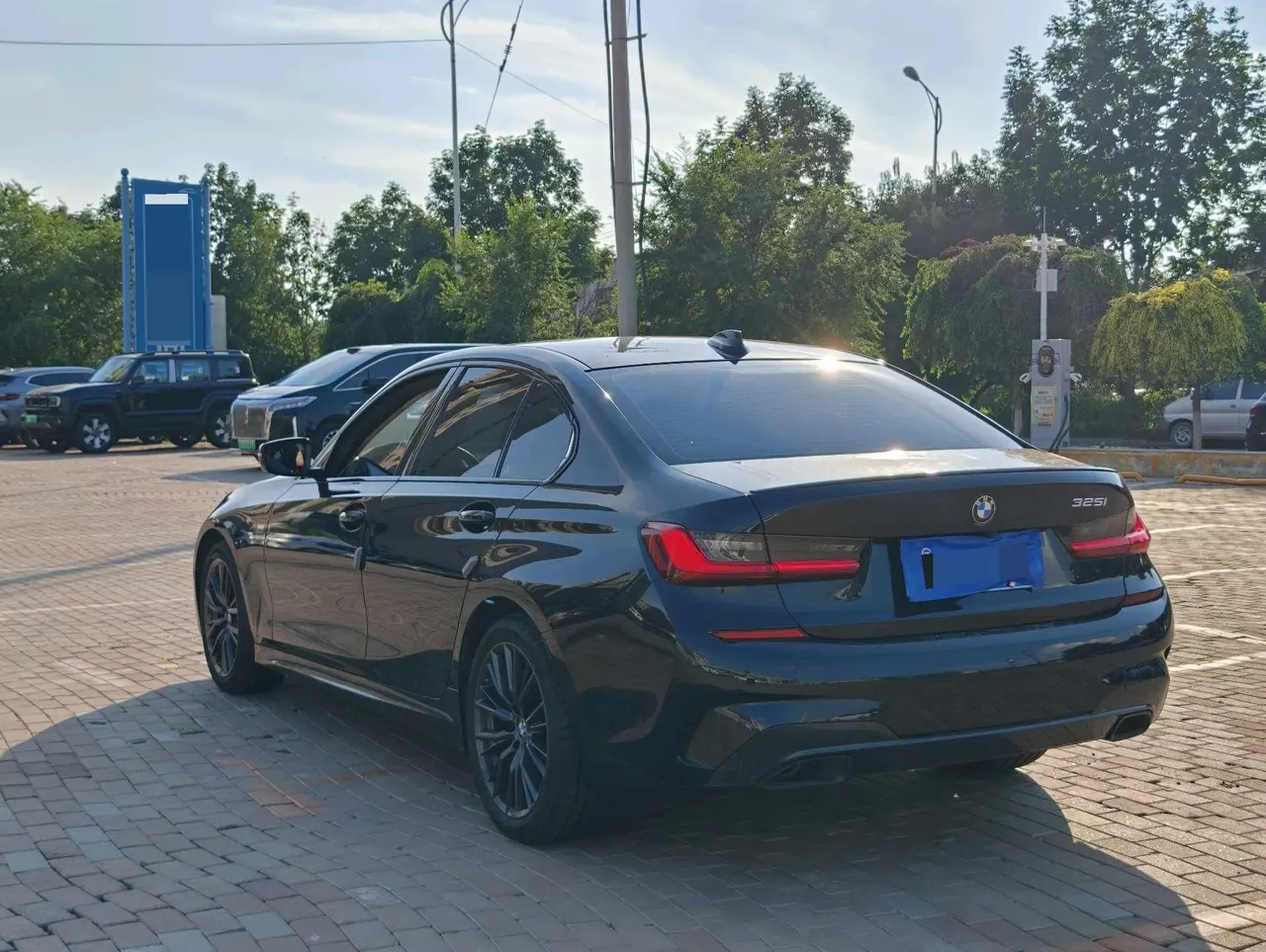 BMW 3 Series 2022 325i 2.0T M Sports Obsidian Night Suit Automatic Gear 9