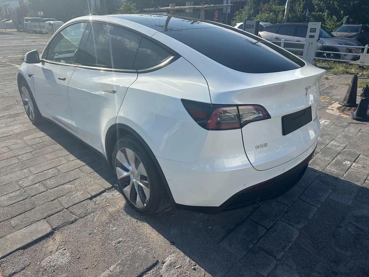 Tesla 2022 Model Y rear-wheel drive version (facelift) automatic gear 2