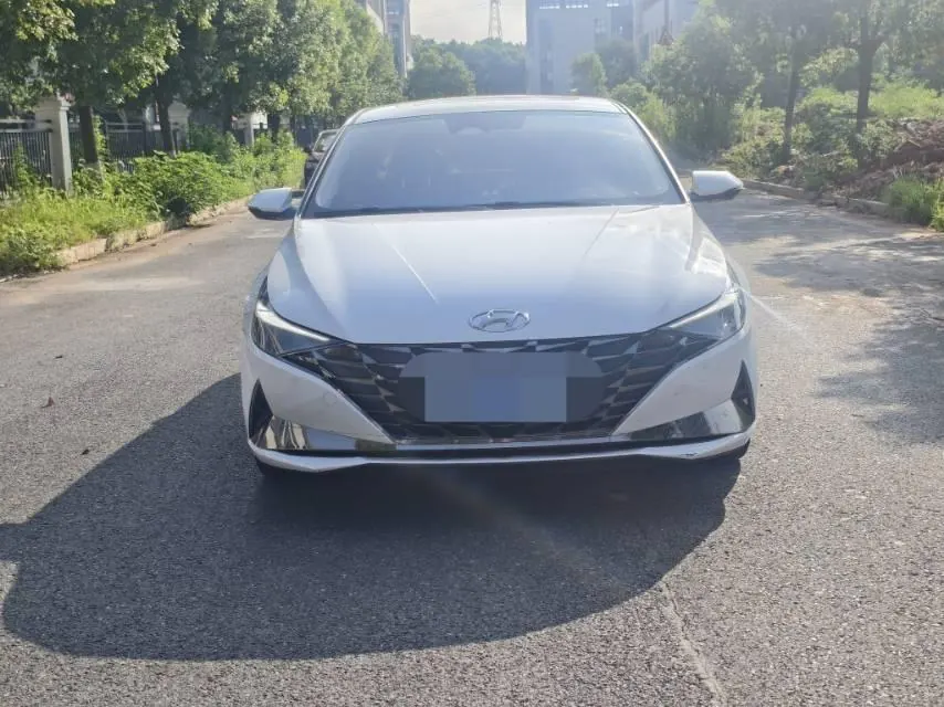 Hyundai 2022 Elantra -3-compartment 1.5 stepless LUX premium automatic gear 3