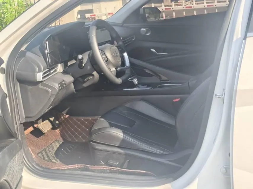 Hyundai 2022 Elantra -3-compartment 1.5 stepless LUX premium automatic gear 4