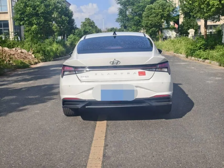 Hyundai 2022 Elantra -3-compartment 1.5 stepless LUX premium automatic gear 7
