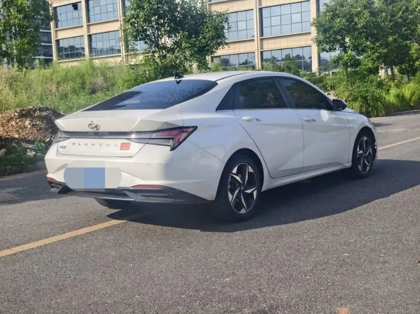 Hyundai 2022 Elantra -3-compartment 1.5 stepless LUX premium automatic gear 8