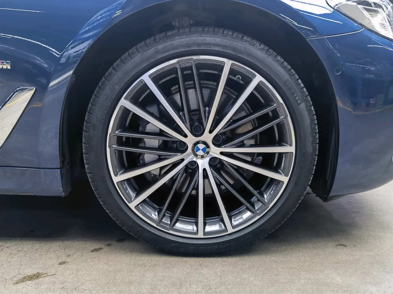 BMW 5 Series 2021 530Li xDrive 2.0T M Sports Suit (Modified) Automatic Gear 17