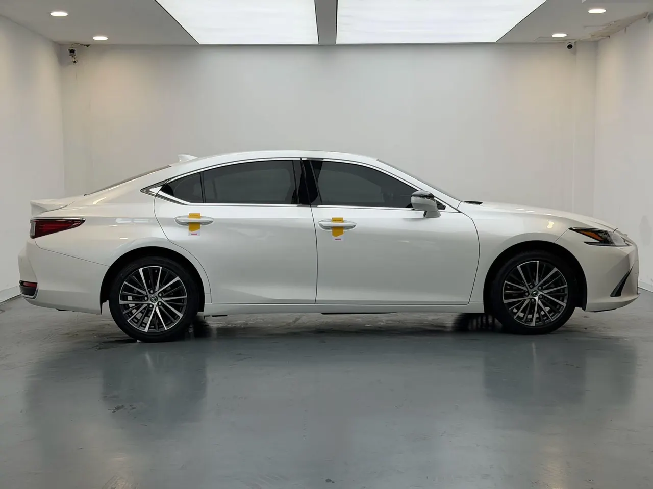 Lexus ES (Imported) 2022 ES300h 2.5 Stepless Premium Edition Automatic Gear 7