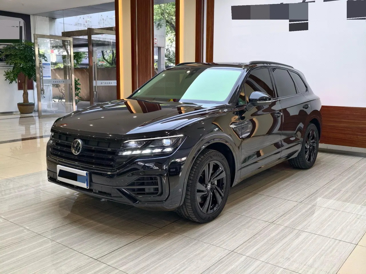 Open image lightbox: Volkswagen Touareg (Imported) 2022 Touareg 3.0TSI Sharp Edition Obsidian Black Sports Suit Automatic Gear