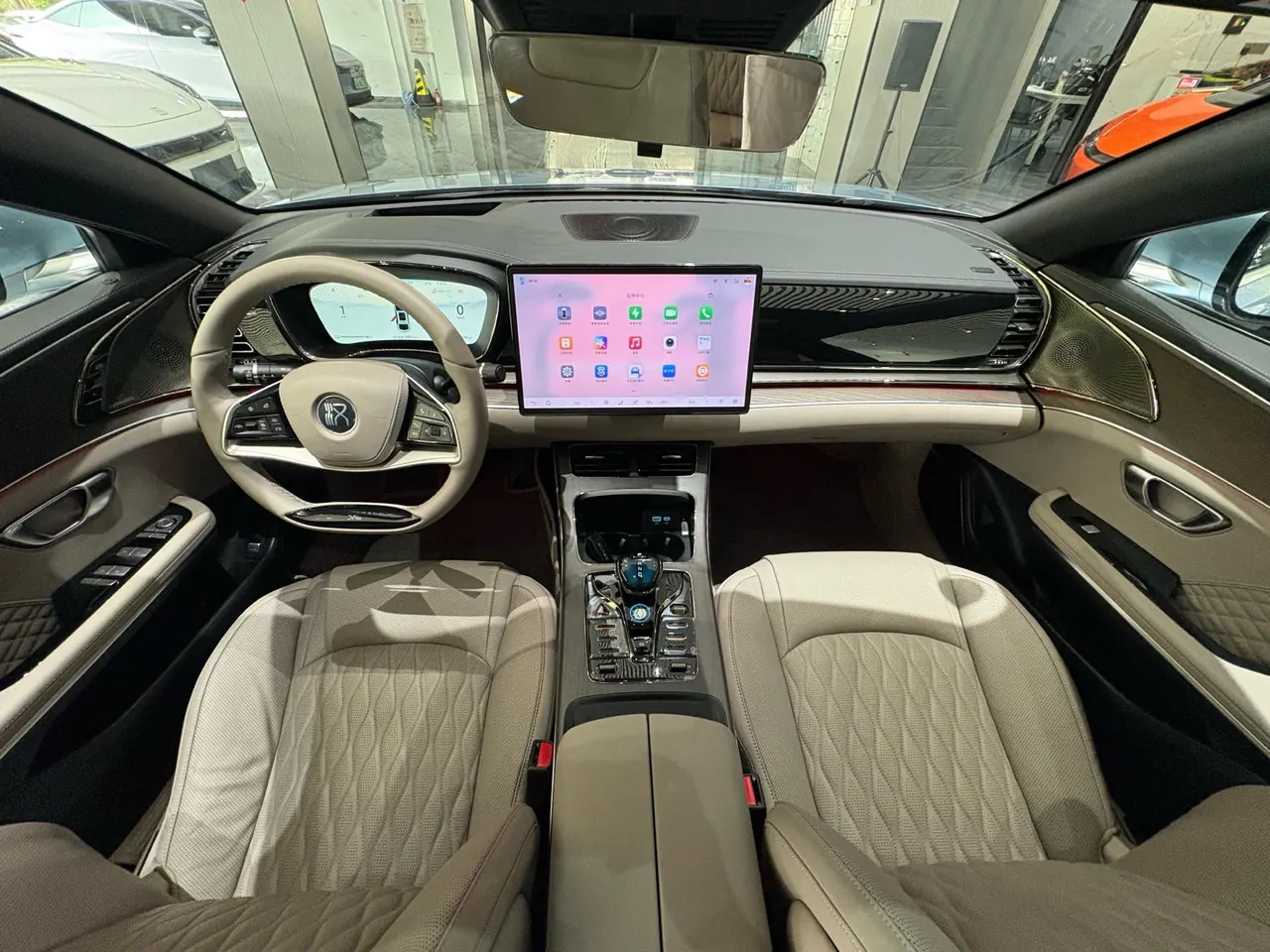 BYD 2024 Han DM-i 1.5T stepless glory version 121KM exclusive automatic gear 6