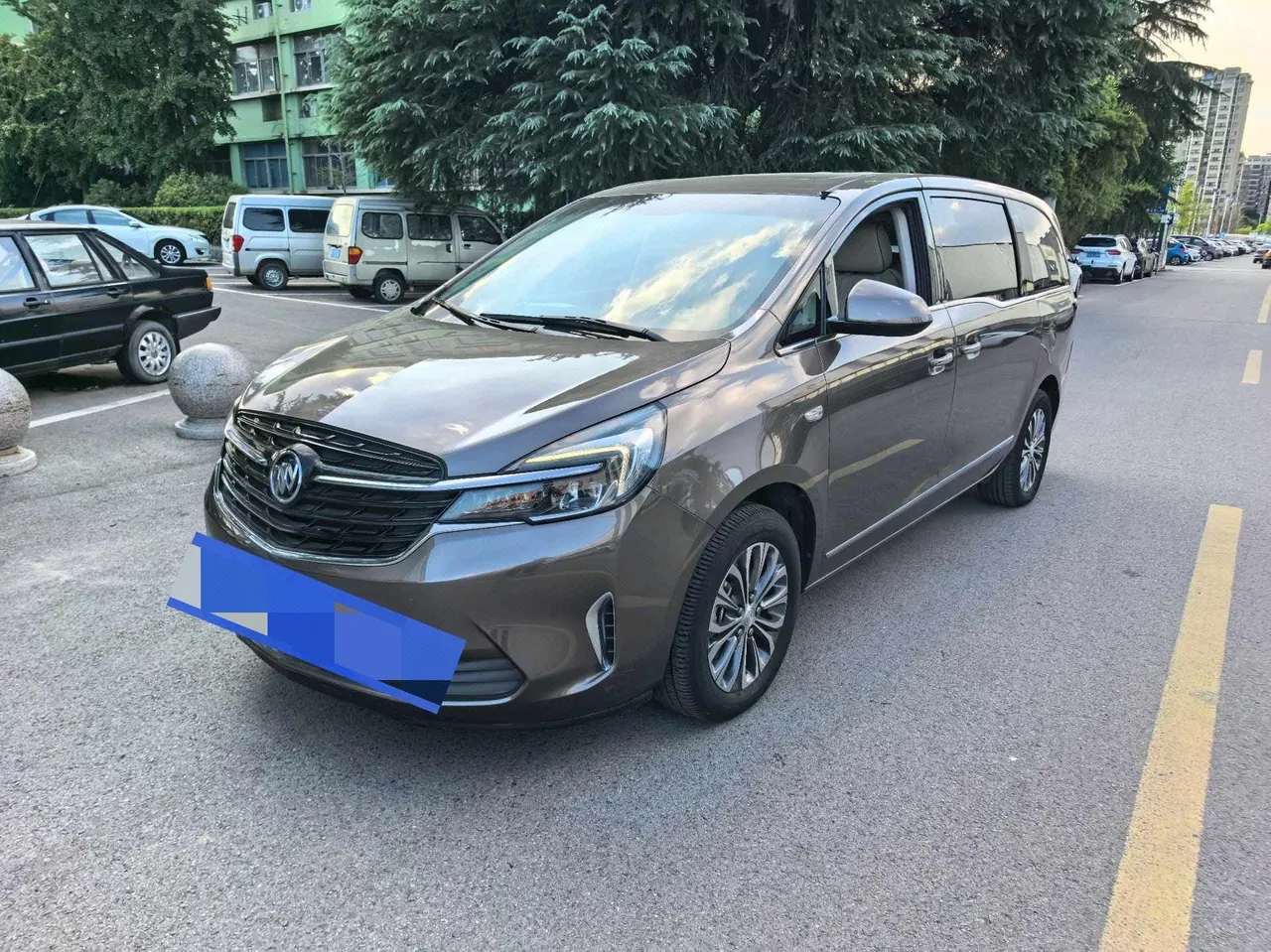 打开图片灯箱:Buick 2022 GL8 Land Business Class 48V 2.0T 652T Luxury Automatic Gear