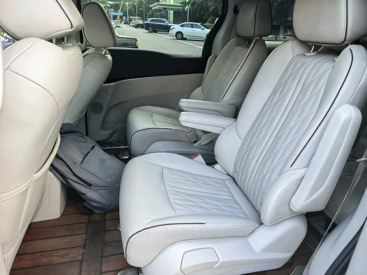 Buick 2022 GL8 Land Business Class 48V 2.0T 652T Luxury Automatic Gear 2