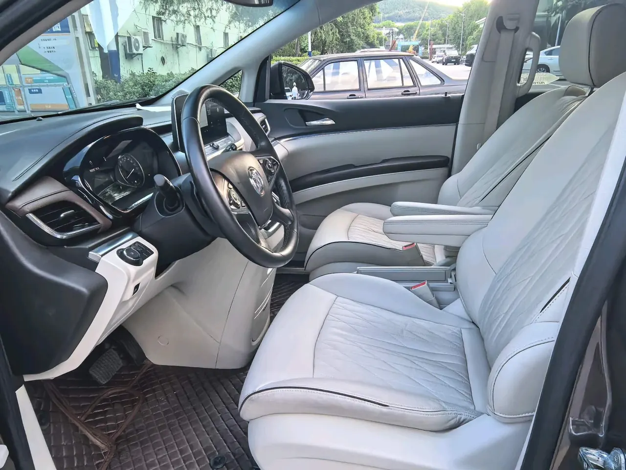 Buick 2022 GL8 Land Business Class 48V 2.0T 652T Luxury Automatic Gear 4