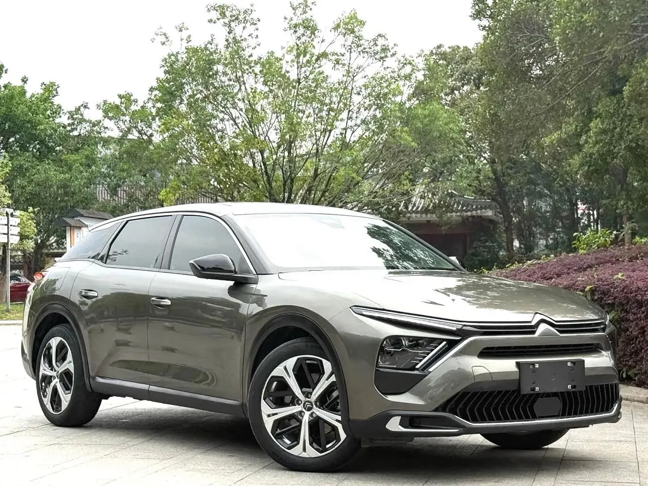 Citroen Versailles C5 X 2022 C5 X 1.6T Enjoy an Uncommon Year of Tiger Opening Edition Automatic Gear 2