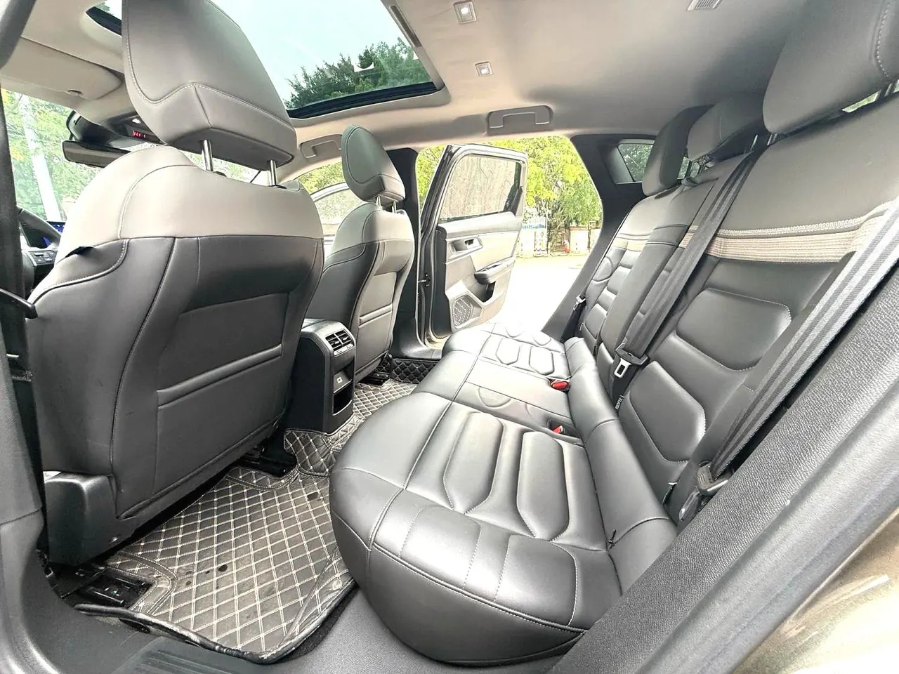 Citroen Versailles C5 X 2022 C5 X 1.6T Enjoy an Uncommon Year of Tiger Opening Edition Automatic Gear 8